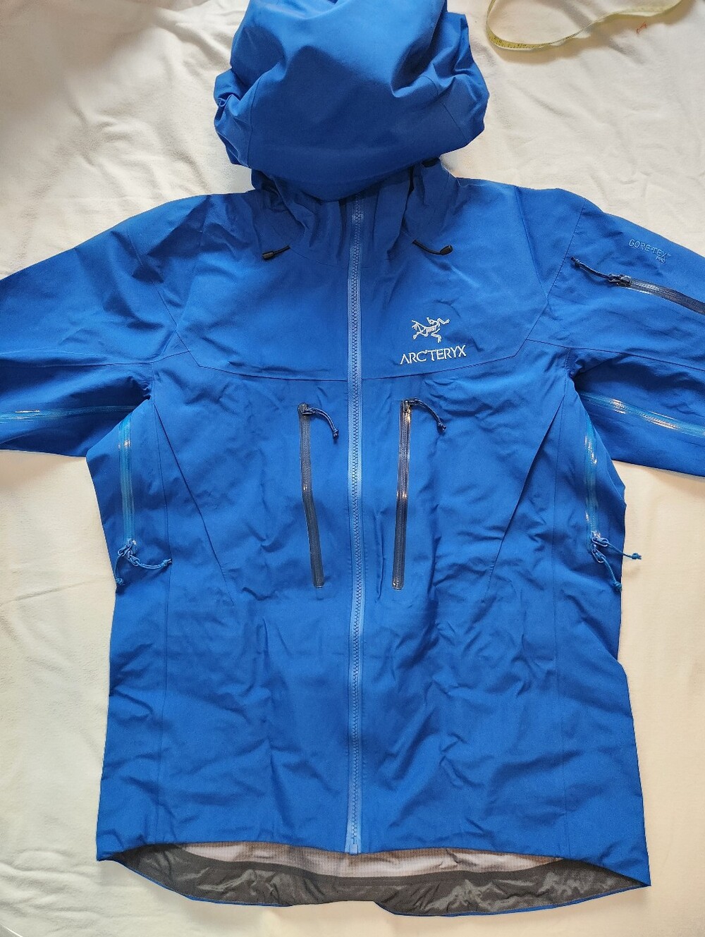 Arc'teryx Men's Blue Alpha SV sz S